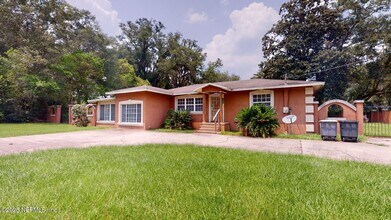 8229 Hogan Rd in Jacksonville, FL - Building Photo - Building Photo