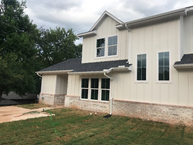 910 N Bush Ave in Denison, TX - Building Photo - Building Photo