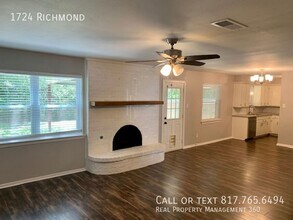 1724 Richmond Dr in Bedford, TX - Building Photo - Building Photo