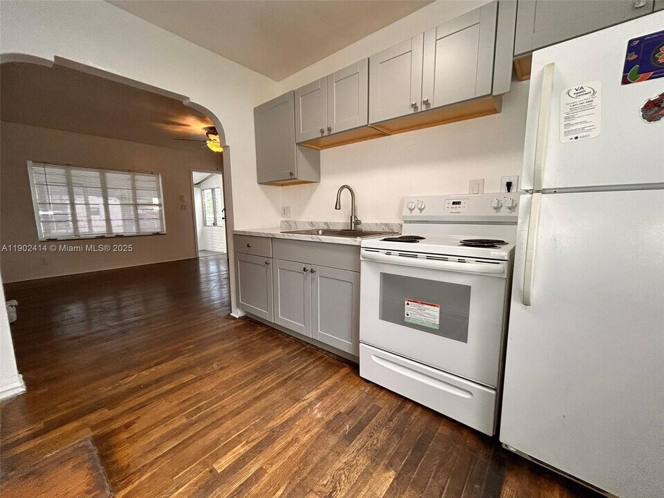 1928 Wilson St in Hollywood, FL - Building Photo