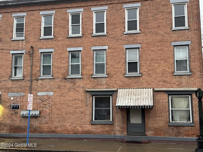 110 Ferry St in Troy, NY - Building Photo - Building Photo