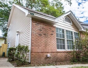 945 Ashley Ln in Fort Walton Beach, FL - Building Photo - Building Photo