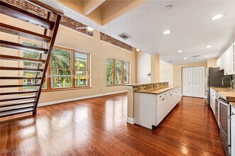 2260 First St in Ft. Myers, FL - Building Photo - Building Photo