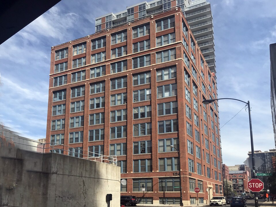 Folio Square in Chicago, IL - Building Photo