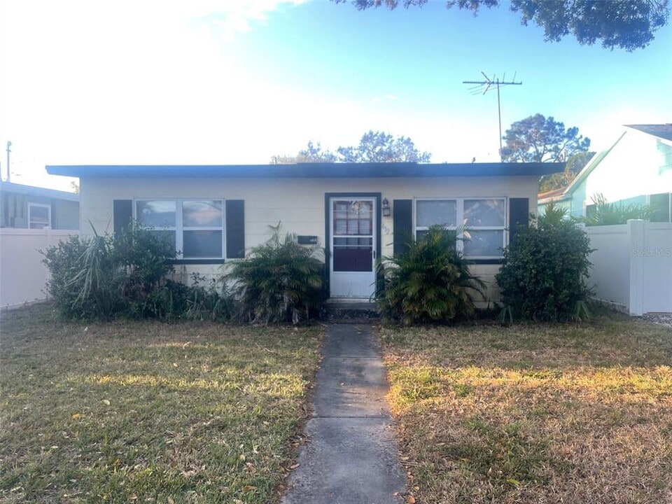 1412 35th Ave N in St. Petersburg, FL - Building Photo