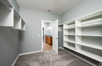 2078 Glastonbury Row in Fort Wayne, IN - Building Photo - Building Photo