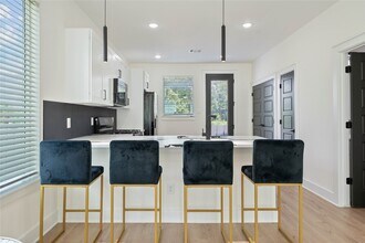 Villas at Mansfield ALL BILLS PAIDS in Houston, TX - Building Photo - Building Photo