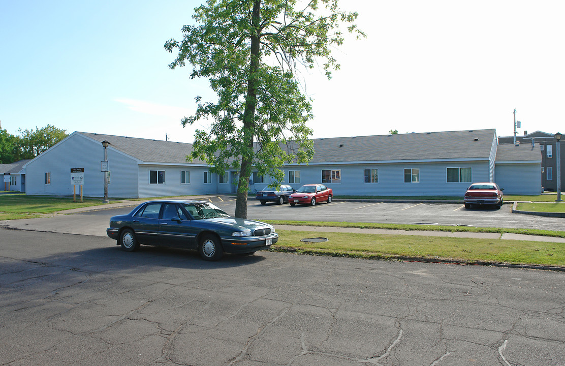 Oakwood Apartments in Superior, WI - Building Photo