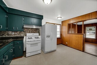 2611 Ellen Ave in Rockford, IL - Foto de edificio - Building Photo