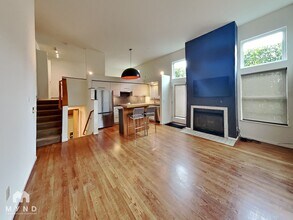 1905 42nd Ave E in Seattle, WA - Building Photo - Building Photo