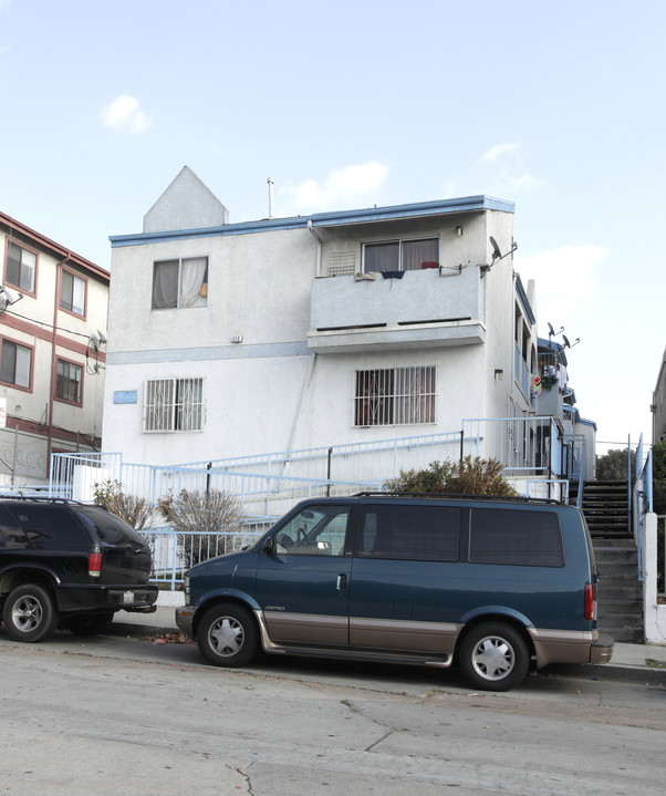 650 N Madison Ave in Los Angeles, CA - Building Photo