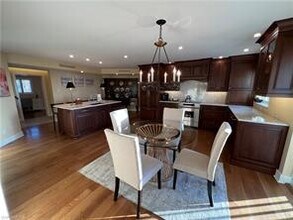 9051 Gulf Shore Dr-Unit -103 in Naples, FL - Foto de edificio - Building Photo