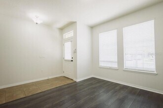 7557 Azalea Cove Cir in Azalea Park, FL - Foto de edificio - Building Photo