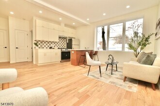 15 Palisade Ave in Bogota, NJ - Foto de edificio - Building Photo