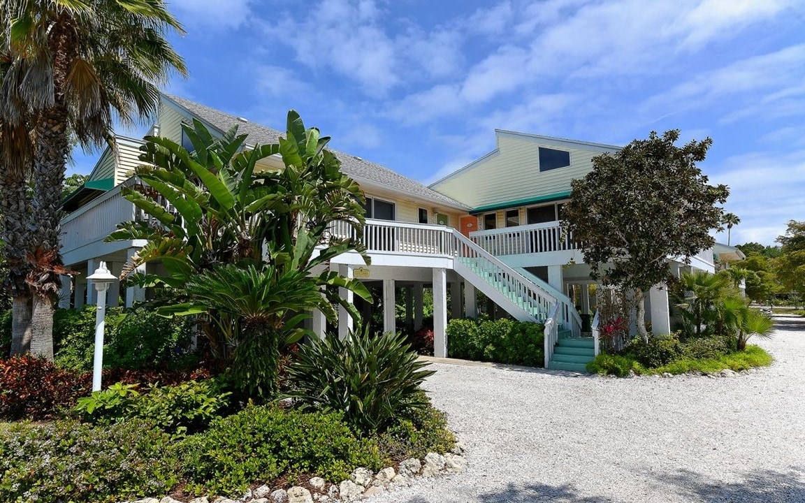 2922 Gulf of Mexico Dr in Longboat Key, FL - Foto de edificio