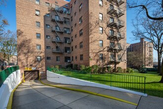 87-56 Francis Lewis Blvd in Queens Village, NY - Building Photo - Building Photo