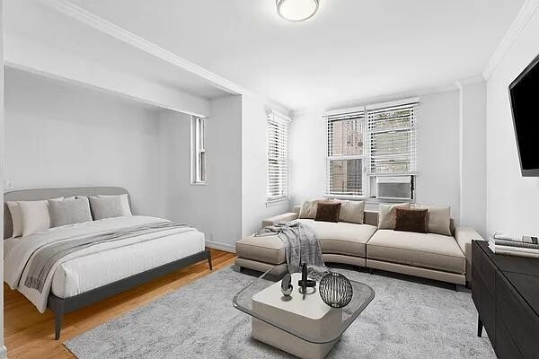 305 W 18th St