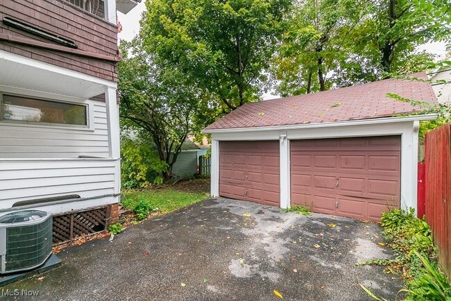 property at 11909 Buckingham Ave