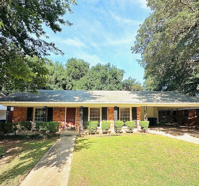 property at 2046 Shadywood Ln