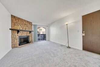 1758 S Pitkin Cir in Aurora, CO - Building Photo - Building Photo
