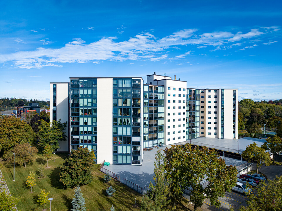 Woodlawn Towers in Guelph, ON - Building Photo