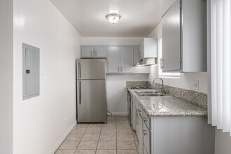 981 Elden Ave in Los Angeles, CA - Building Photo - Building Photo