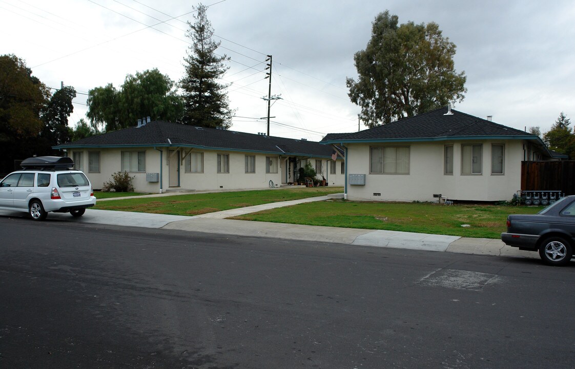 101-109 El Carmelo Avenue in Palo Alto, CA - Building Photo