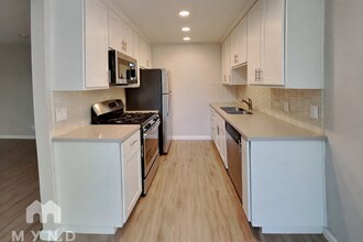 2336 Villanova Cir, Unit 8 in Sacramento, CA - Foto de edificio - Building Photo