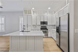 9149 Spring Mountain Way in Ft. Myers, FL - Building Photo - Building Photo