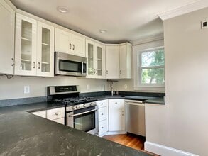 8A Mellon Rd in Wellesley, MA - Foto de edificio - Building Photo