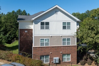 Hampton Pointe Apartments in Hillsborough, NC - Building Photo - Building Photo