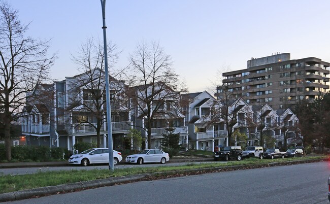 Queens Avenue Co-op in New Westminster, BC - Building Photo - Building Photo