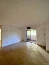2201 Brickell Ave in Miami, FL - Building Photo - Building Photo