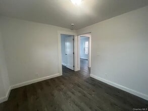 65 Audrey Ave in Oyster Bay, NY - Building Photo - Building Photo