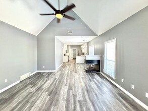 1099 Island Dr in Memphis, TN - Foto de edificio - Building Photo