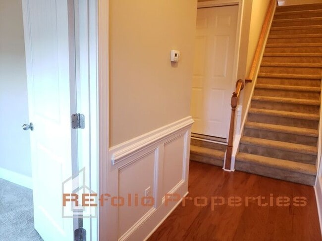 562 Village Loop Dr in Apex, NC - Foto de edificio - Building Photo