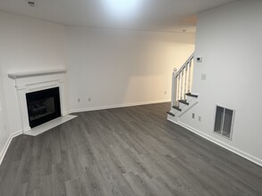 1015 Spring Forest Rd in Greenville, NC - Building Photo - Building Photo
