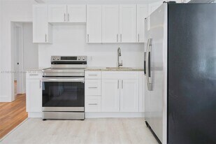 3770 SW 27th St, Unit 1 in Miami, FL - Building Photo