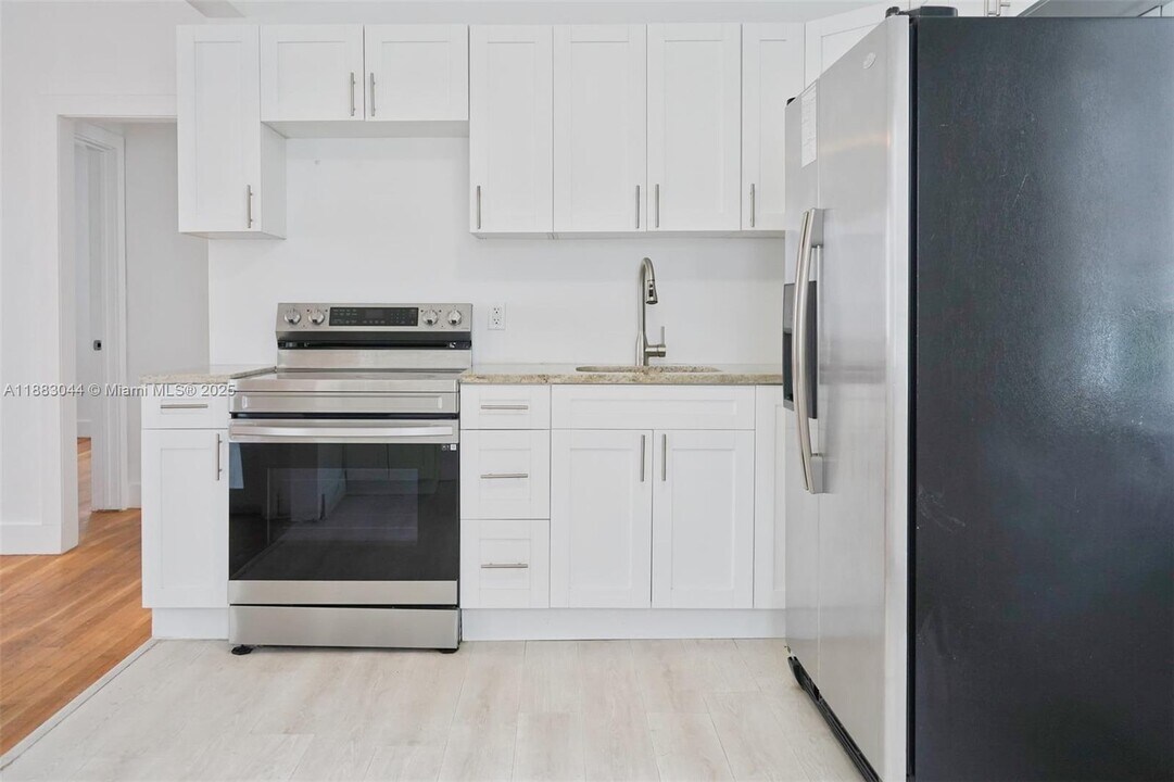 3770 SW 27th St, Unit 1 in Miami, FL - Building Photo