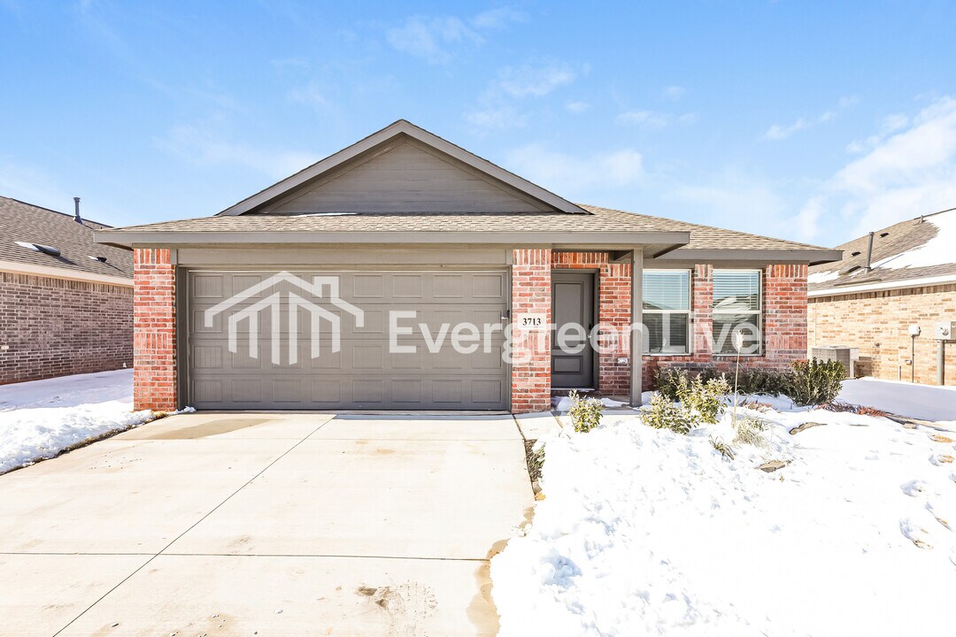 3713 Los Cabos Dr in Mustang, OK - Building Photo