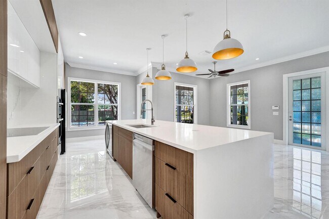 1326 SW 23rd St in Fort Lauderdale, FL - Building Photo - Building Photo