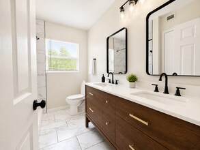 1353 Lakeview Rd in Clearwater, FL - Building Photo - Building Photo