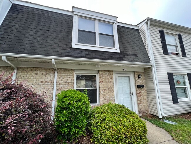 property at 1612 Darren Cir