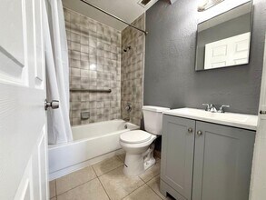 812 5th St, Unit B in West Palm Beach, FL - Building Photo - Building Photo