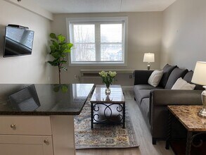 44 Montvale Avenue in Woburn, MA - Building Photo - Building Photo