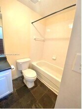 2088 NE 167th St in North Miami Beach, FL - Building Photo - Building Photo
