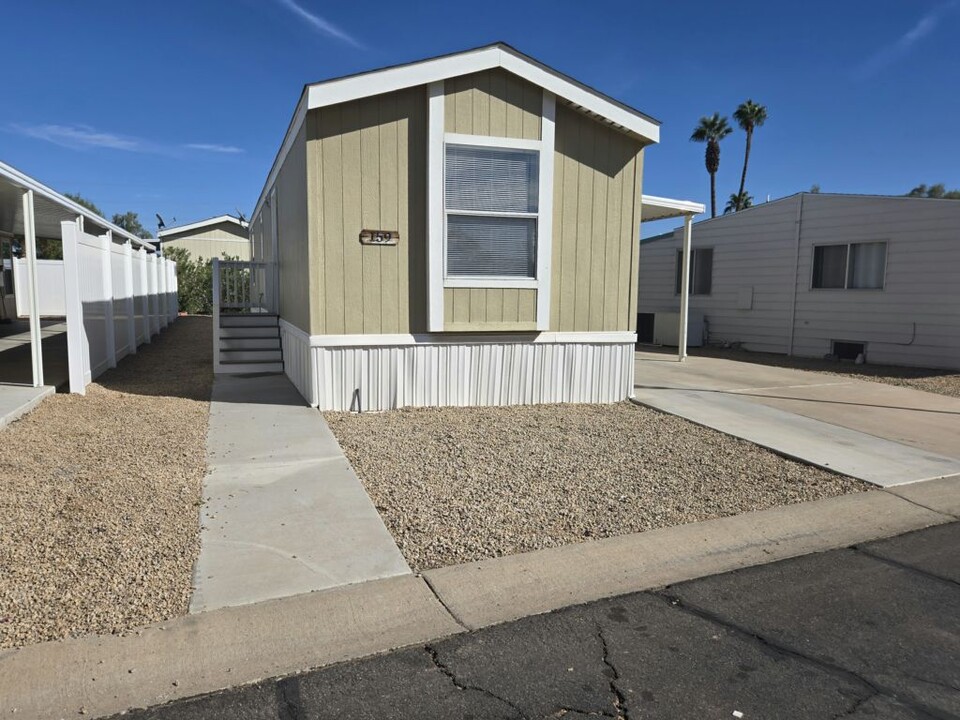 10960 N 67th Ave in Glendale, AZ - Foto de edificio