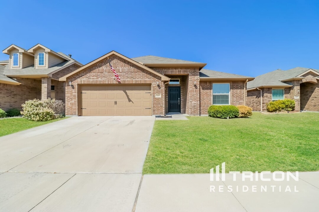 617 Chickadee Dr in Fort Worth, TX - Building Photo