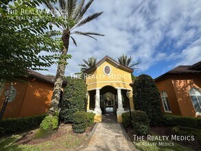 700 Crest Pines Dr in Orlando, FL - Building Photo - Building Photo