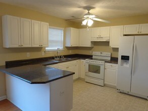 884 Pin Oak Dr in Nashville, TN - Foto de edificio - Building Photo